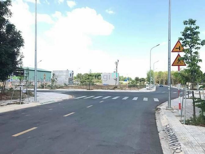 Hình ảnh phú chánh - tân uyên- bình dương.( đường dt 742)