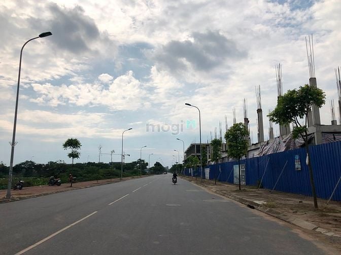 Hình ảnh Bán đất thổ cư mặt đường 25m qua đấu giá Cự Khối, view hồ điều hòa.