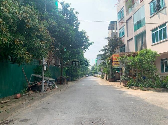 Hình ảnh Bác chủ gửi bán mảnh đất TĐC Trâu Quỳ 60m dãy OLK2 view vườn hoa