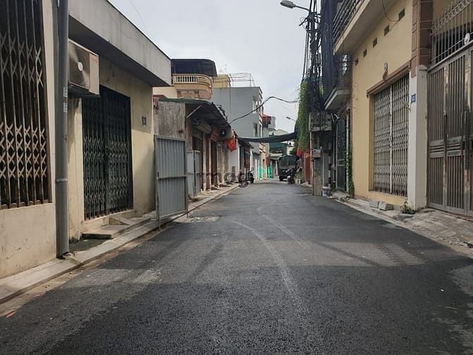 Hình ảnh Gia đình cần bán 75m2 Tổ 5 Giang Biên gần trường mầm non.