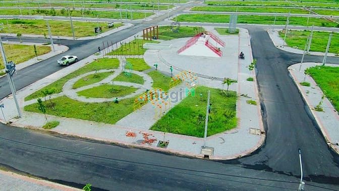 Hình ảnh Kẹt tiền cần bán gấp đất nền nằm ngay mặt tiền quốc lộ