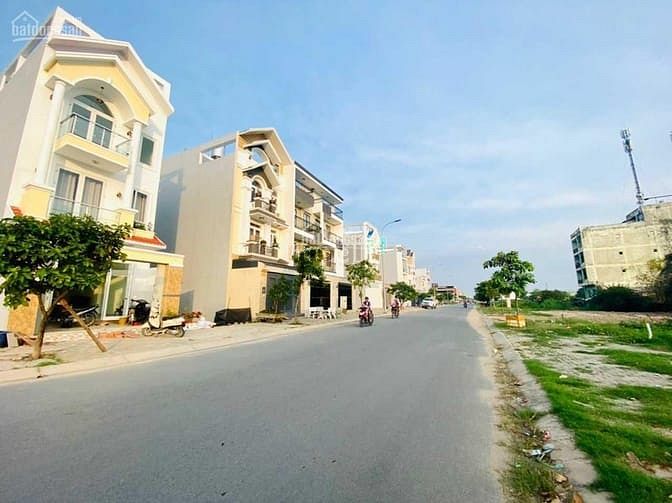 Hình ảnh Bán đất thổ cư Bình Chánh KDC sầm uất ngay BV Chợ Rẫy 2 - đường lớn 16