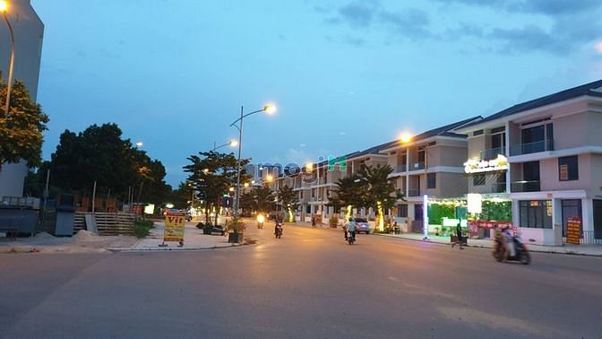 Hình ảnh Bán đất dịch vụ Dương Nội, DT 50m2,MT 4m,mặt đường 27m,vỉa hè đá bóng,
