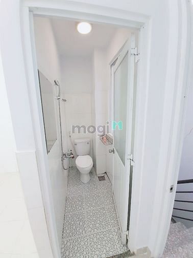 Hình ảnh Phòng Trống + cửa sổ thoáng + ban công