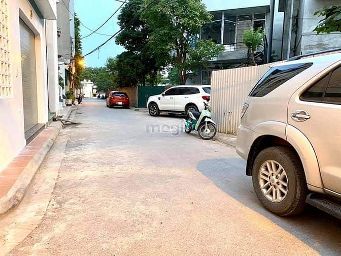 Hình ảnh 49m 5 tầng bồ đề- mới đẹp - lô góc- gara ô tô- ở vip nhỉnh 5 tỷ