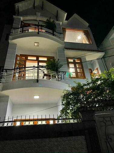 Hình ảnh Cho Thuê Nhà Phổ Quang, Quận Tân Bình, DT: 10x20m, 2 lầu