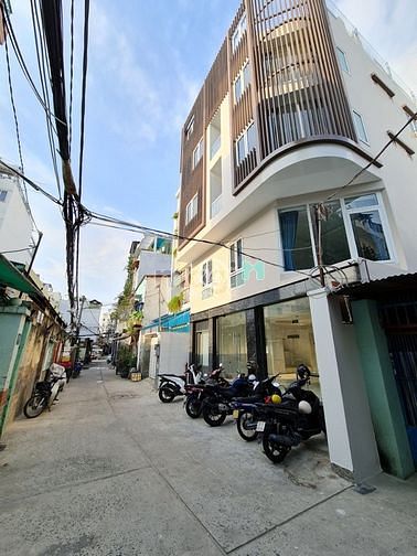Hình ảnh Studio cửa sổ thoáng mát, THANG MÁY, New 100%, hẻm ô tô, Quận 1