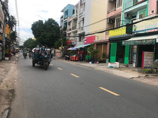 Hình ảnh Nhà cho thuê MT đường Tên Lửa , buôn bán tấp nập