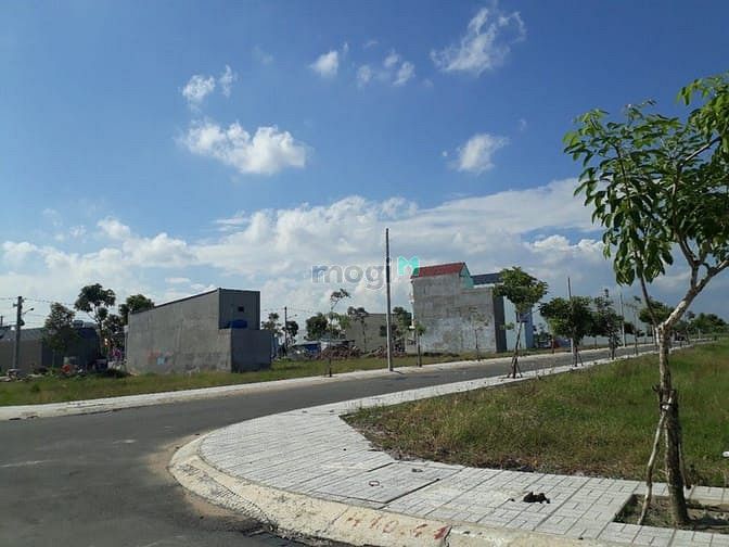 Hình ảnh Bán lô đất 100m2, nằm gần UBND Bến Cát. Sổ hồng riêng.
