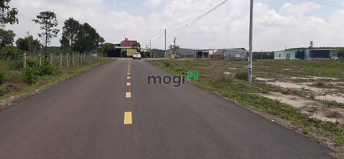 Hình ảnh Bán đất phân lô 5000m2 đường nhựa sẵn ngay KCN Becamex