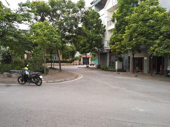 Hình ảnh Đất Cổ Linh - Thạch Bàn mặt tiền rộng, Lô Góc, vỉa hè, oto tránh