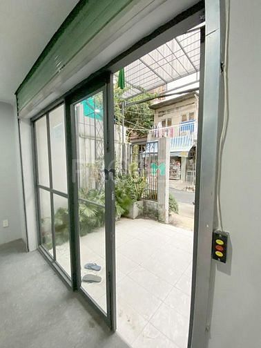 Hình ảnh Nhà đẹp, có sân vườn, 2pn, 4x17, hẻm xe tải, thích hợp vp, online