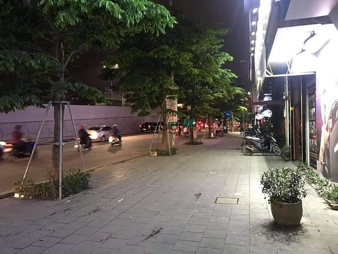 Hình ảnh Bán nhà mặt phố Phạm Văn Đồng 72m2, MT 10m, KINH DOANH tốt, giá 25 tỷ