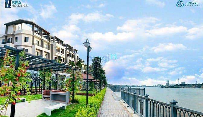 Hình ảnh Bán nhà 4, tầng ở Bến Lức, Long An