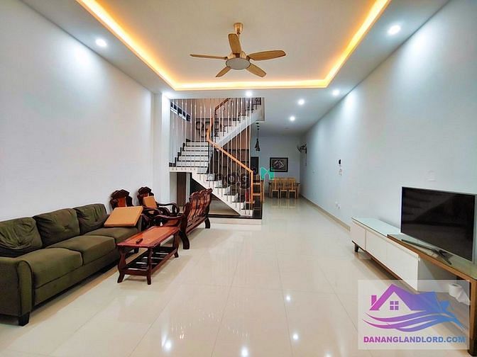 Hình ảnh Nhà 3 tầng 2PN gần biển Mỹ Khê - B553