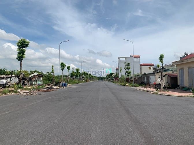 Hình ảnh Bán lô đất nền 68m đất đấu giá Cự Khối TT8, trước đường sau ngõ
