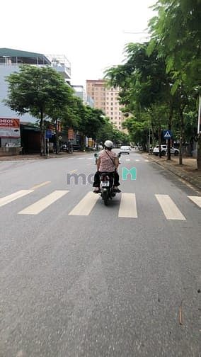 Hình ảnh Bán Đất Thạch Bàn mặt tiền kinh doanh sầm uất.