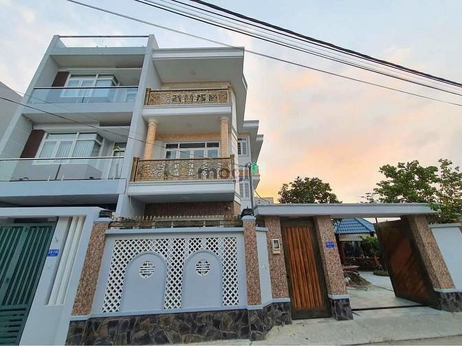 Hình ảnh Biệt Thự sân Vườn 247m Trung Tâm Quận 9