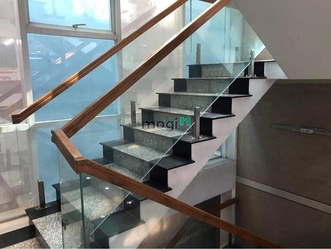 Hình ảnh Bán TÒA NHÀ VĂN PHÒNG Bùi Thị Xuân, ngang khủng 10.5m, khu VIP sân bay
