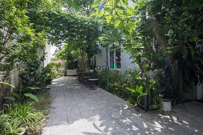 Hình ảnh Nhà sân vườn 4 phòng ngủ gần Phạm Văn Đồng - B275