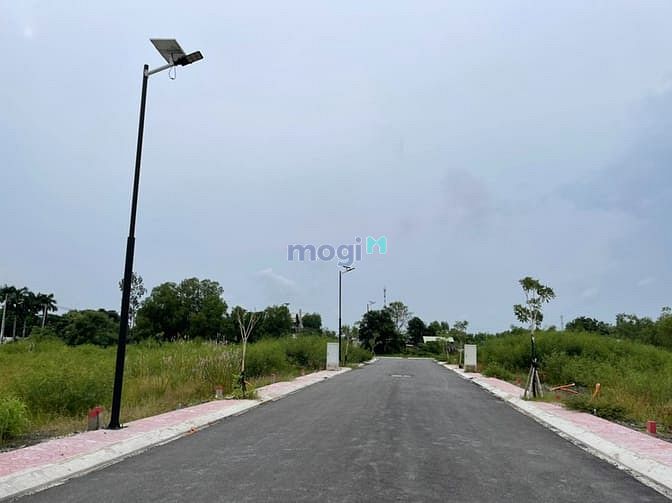 Hình ảnh Bán gấp lô đất 100m2- cách chợ Binh Chánh 700m-shr