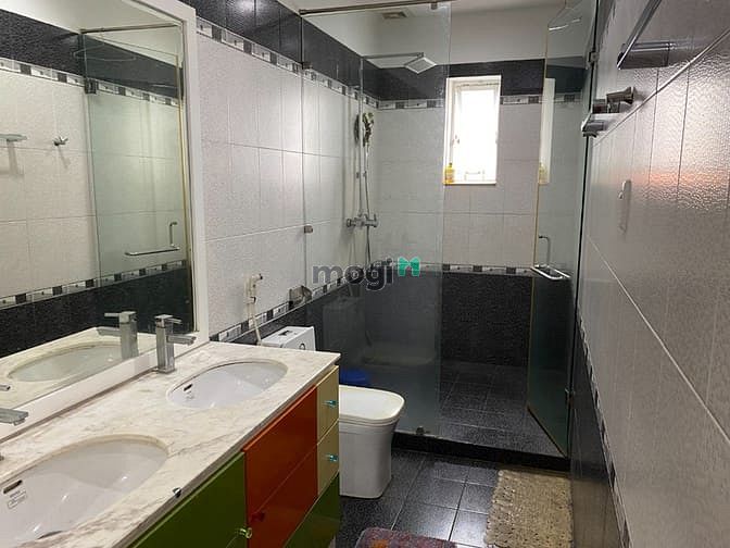 Hình ảnh Cho thuê nhà DT: 7 x 22, 1 trệt 3 lầu đường số 5 Lý Phục Man, Q7