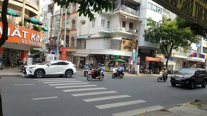 Hình ảnh Cho thuê nguyên căn mặt tiền q10