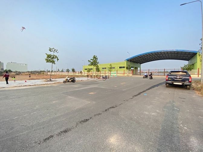 Hình ảnh Bán lô Biệt thự 175m2 mặt tiền đường Trần Văn Giàu, gần TÊn Lửa