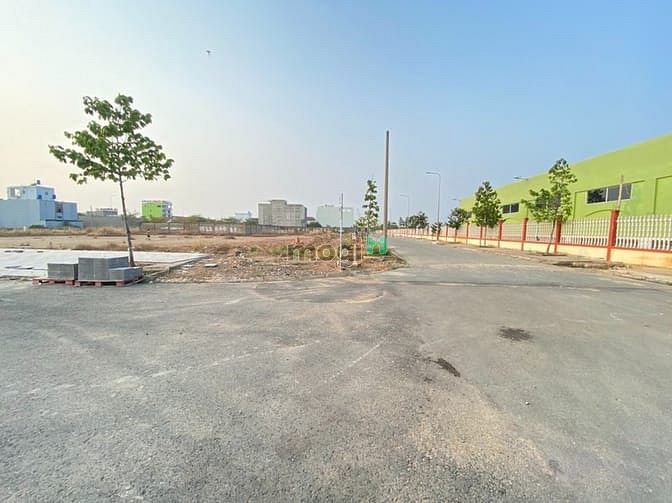 Hình ảnh Bán lô Biệt thự 175m2 mặt tiền đường Trần Văn Giàu, gần TÊn Lửa