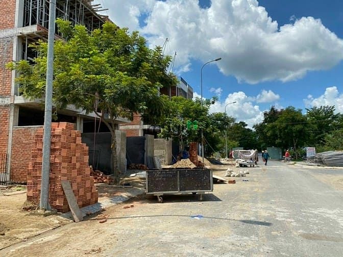Hình ảnh Bán lô góc đẹp 185m2 kdc phước kiển, nhà bè 53tr/m2