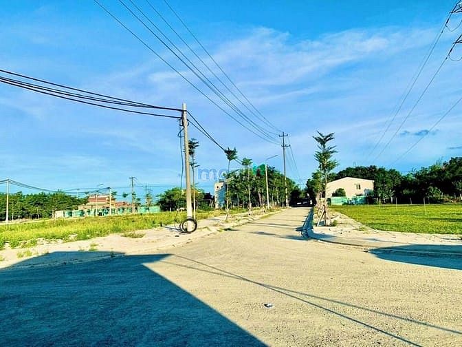 Hình ảnh Bán Lô Đất 90m2 gần chợ, trường học, khu CN