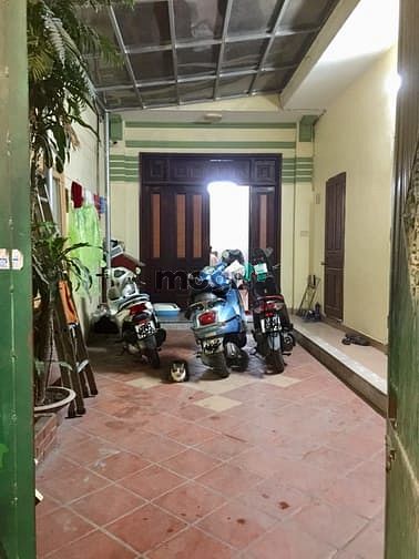 Hình ảnh Cho thuê nhà ở 994 Đường Láng, có sân rộng 25m2.