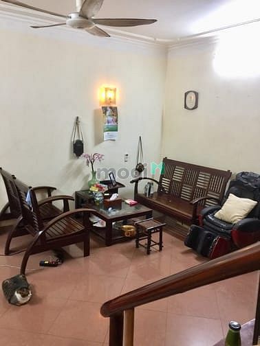 Hình ảnh Cho thuê nhà ở 994 Đường Láng, có sân rộng 25m2.