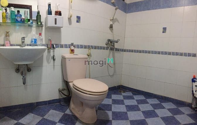 Hình ảnh Cho thuê nhà ở 994 Đường Láng, có sân rộng 25m2.