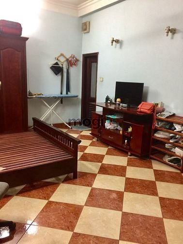 Hình ảnh Cho thuê nhà ở 994 Đường Láng, có sân rộng 25m2.