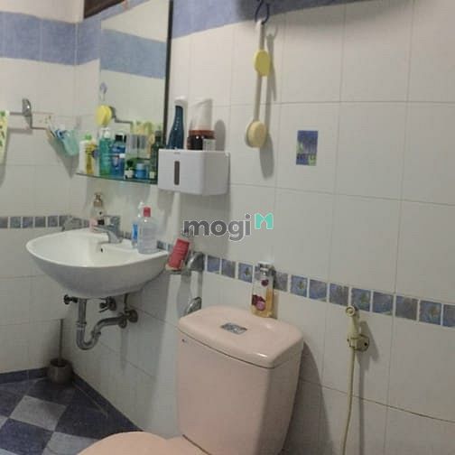Hình ảnh Cho thuê nhà ở 994 Đường Láng, có sân rộng 25m2.