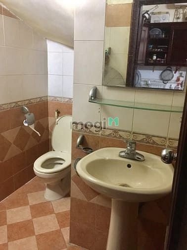 Hình ảnh Cho thuê nhà ở 994 Đường Láng, có sân rộng 25m2.