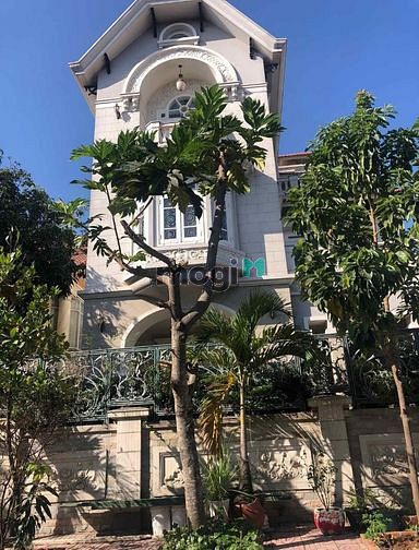 Hình ảnh Cho Thuê Biệt Thự Sân Vườn Thảo Điền 500m2 Giá 2000$