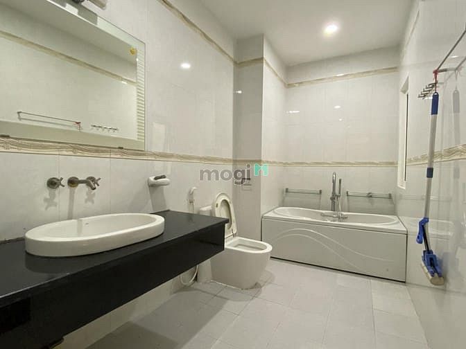 Hình ảnh Cho Thuê Biệt Thự Sân Vườn Thảo Điền 500m2 Giá 2000$