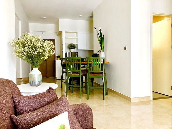 Hình ảnh Cho thuê căn 2PN C/c Luxgarden. Dt 77m2. Tầng cao, có đủ đồ nội thất.