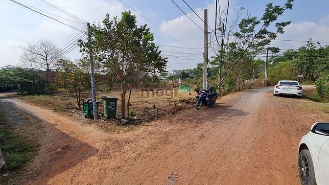 Hình ảnh Đất 2 mặt tiền gần trường mầm non Hòa Phú Sông Lu