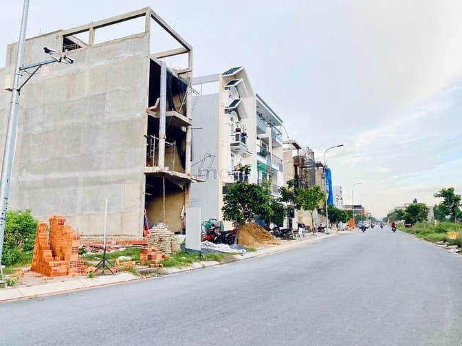 Hình ảnh Cần bán nền đất kế góc xây dựng tự do thổ cư 100%