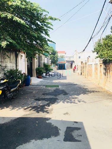 Hình ảnh Đất dg Lê Văn việt ngay Vincom Q9.ĐT:88,3m2 - đường 8m giá: 72tr/m2