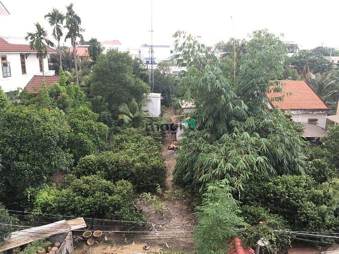 Hình ảnh Nhà kề siêu đô thị VẠN PHÚC, sân oto, vườn ở trước