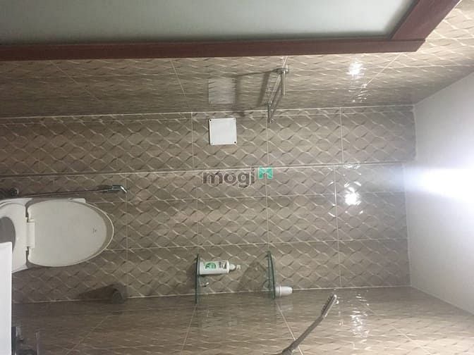 Hình ảnh Nhà kề siêu đô thị VẠN PHÚC, sân oto, vườn ở trước