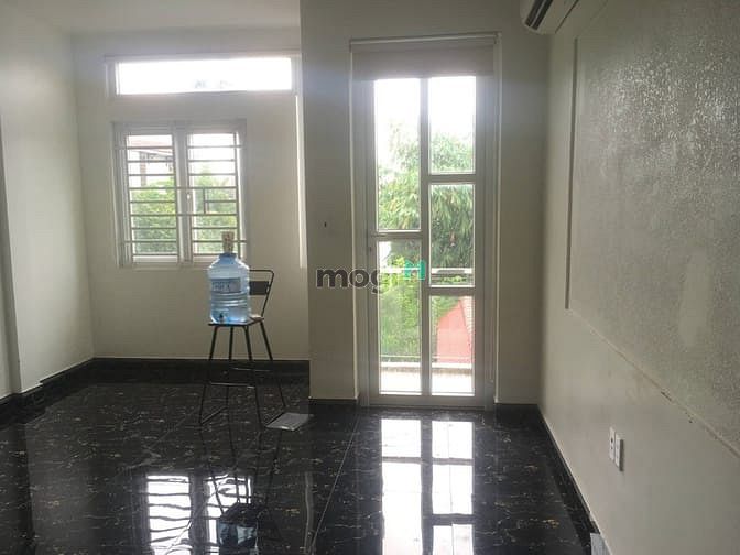 Hình ảnh Nhà kề siêu đô thị VẠN PHÚC, sân oto, vườn ở trước