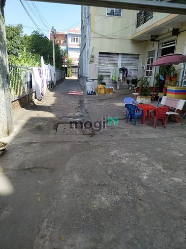 Hình ảnh Nhà kề siêu đô thị VẠN PHÚC, sân oto, vườn ở trước