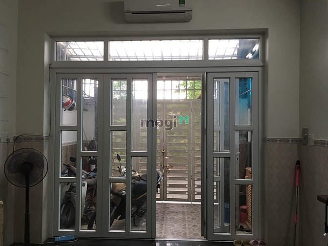 Hình ảnh Nhà kề siêu đô thị VẠN PHÚC, sân oto, vườn ở trước