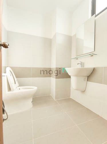 Hình ảnh Phòng rộng ,cửa sổ to, ngã tư Bảy Hiền