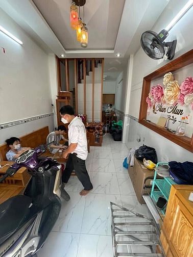 Hình ảnh Bán nhà Quận 7 sát Q4, 33m2, chỉ 3.5 tỷ